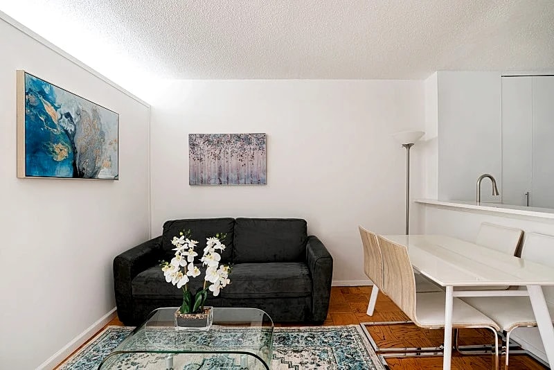 COLUMBUS CIRCLE: 2 BEDROOMS APARTMENT in New York City, New York, United States — photo 2