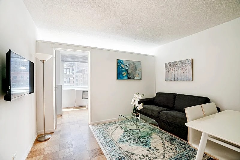 COLUMBUS CIRCLE: 2 BEDROOMS APARTMENT in New York City, New York, United States — photo 4