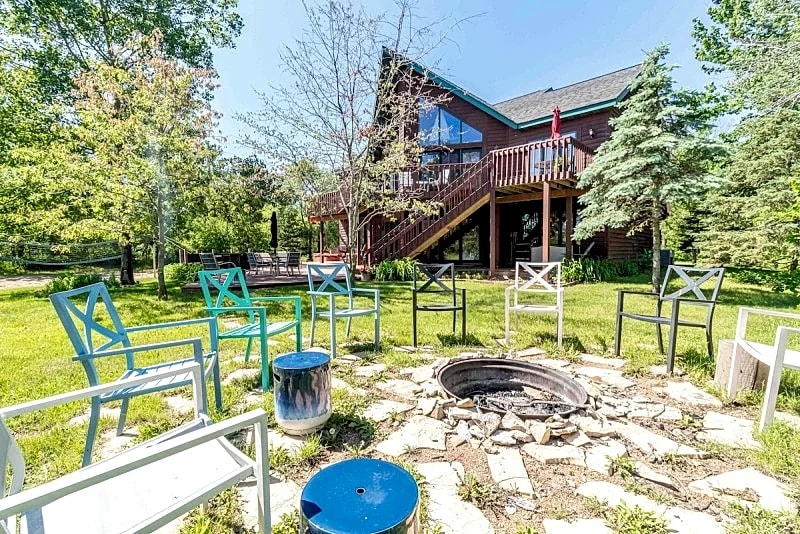 LARGE LAKEFRONT HOME ON LAKE PETENWELL WITH VOLLEYBALL COURT *NEW DISCOUNTED WINTER RATE* in Necedah, Wisconsin, United States — photo 3