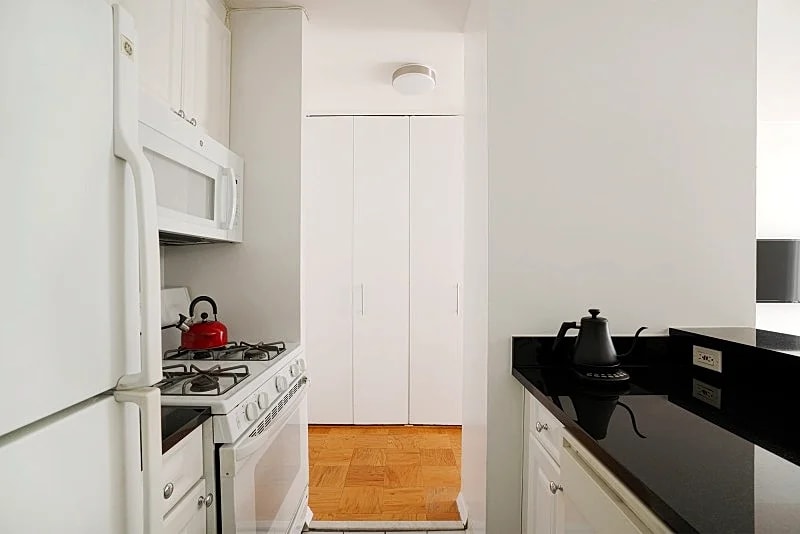 COLUMBUS CIRCLE: 2 BEDROOMS APARTMENT in New York City, New York, United States — photo 3