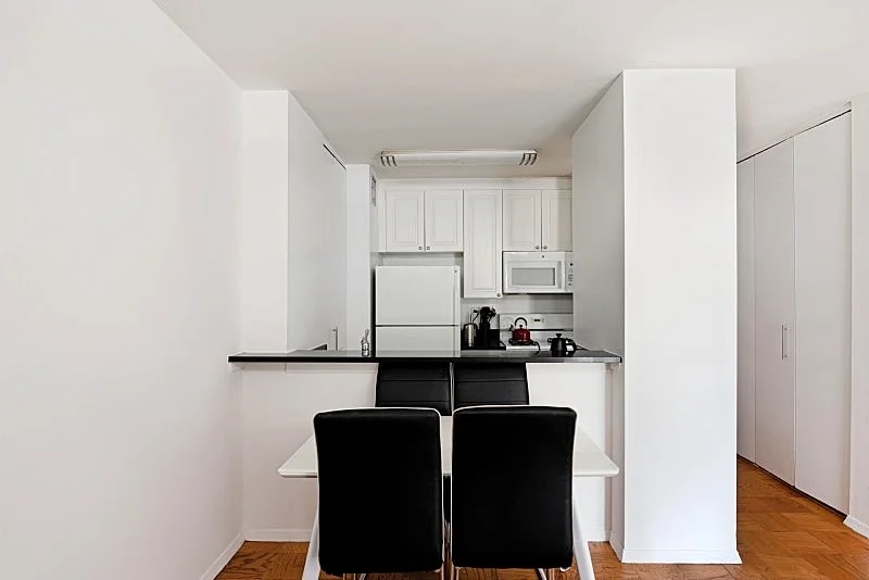 COLUMBUS CIRCLE: 2 BEDROOMS APARTMENT in New York City, New York, United States — photo 4