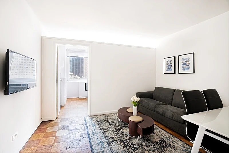 COLUMBUS CIRCLE: 2 BEDROOMS APARTMENT in New York City, New York, United States — photo 5