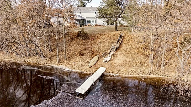 FAMILY RETREAT ON CASTLE ROCK LAKE WITH PRIVATE PIER in Necedah, Wisconsin, United States — photo 5