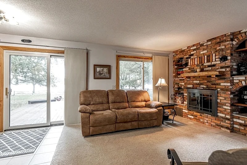 LAKE CAMELOT HOME WITH PONTOON RENTAL, MINUTES FROM SAND VALLEY GOLF RESORT - PET FRIENDLY in Nekoosa, Wisconsin, United States — photo 2