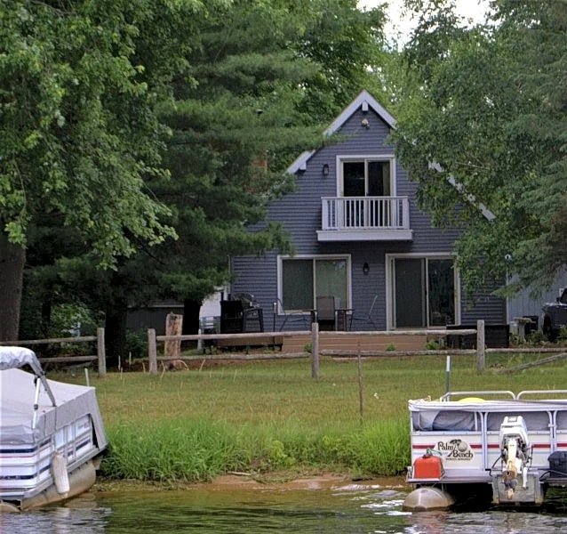 LAKE CAMELOT HOME WITH PONTOON RENTAL, MINUTES FROM SAND VALLEY GOLF RESORT - PET FRIENDLY in Nekoosa, Wisconsin, United States — photo 4