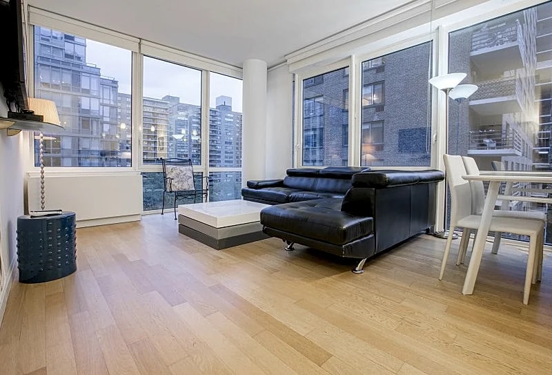 7B- UPPER WEST SIDE - COLUMBUS AVENUE AND 97TH ST in New York City, New York, United States — photo 2
