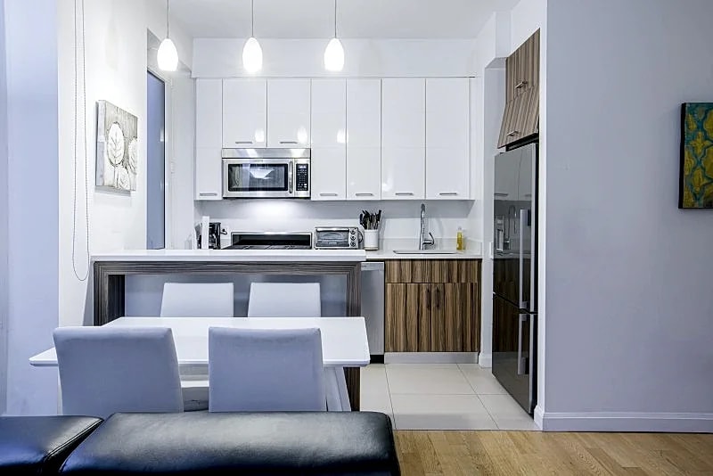 7B- UPPER WEST SIDE - COLUMBUS AVENUE AND 97TH ST in New York City, New York, United States — photo 3