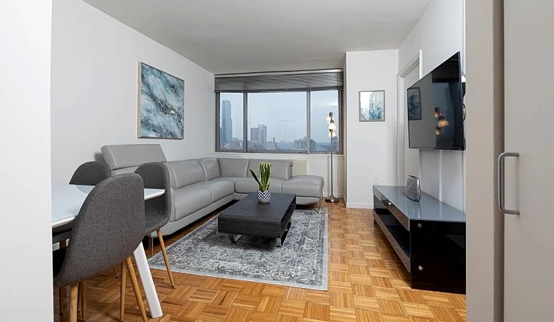 MIDTOWN WEST 1 BEDROOM - 47TH ST AND 8TH AVENUE in New York City, New York, United States — photo 2