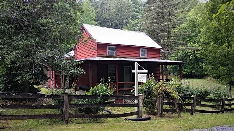 Jewell Hollow Homestead in Page County, Virginia, United States — photo 3
