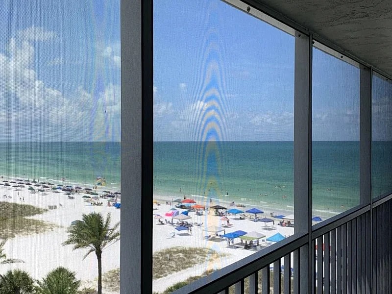 Beachfront Penthouse - Views! Beach & Pool Open! Wifi, Screened Lanai, CLEAN in Siesta Key, Florida, United States — photo 2