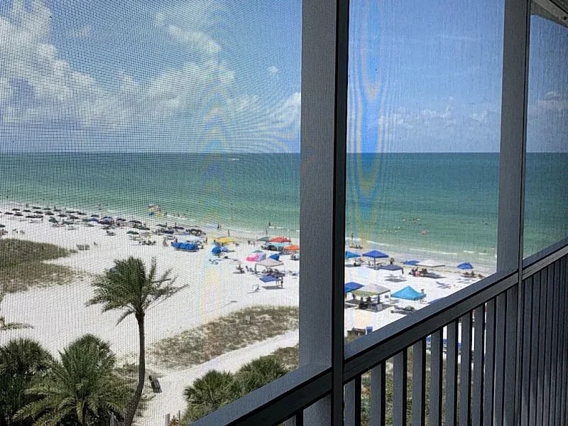Beachfront Penthouse - Views! Beach & Pool Open! Wifi, Screened Lanai, CLEAN in Siesta Key, Florida, United States — photo 4