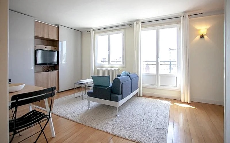 ENTREPRENEURS large studio with terrace near in lively Commerce street in 75 Rue Des Entrepreneurs, Paris, France — photo 2