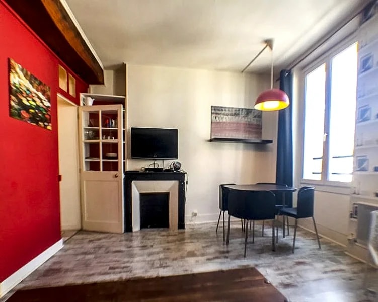 LAPPE large studio mezzanine in lively Bastille in Rue De Lappe, Paris, France — photo 3