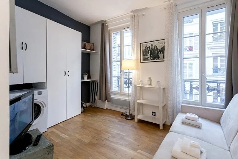 Studio Madeleine CASTELLANE in Rue Pavée, Paris, France — photo 2