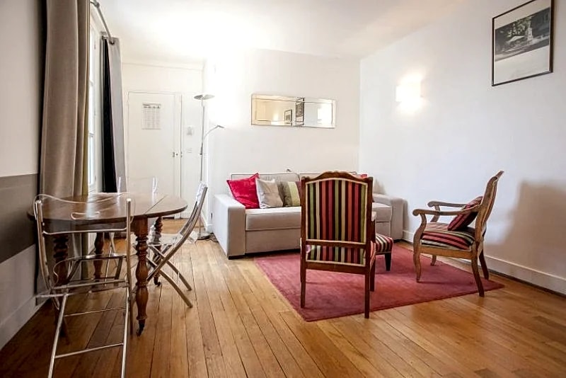 TEMPLE 2 BEDROOMS facing Hotel de Ville & BHV in Rue Du Temple, Paris, France — photo 2