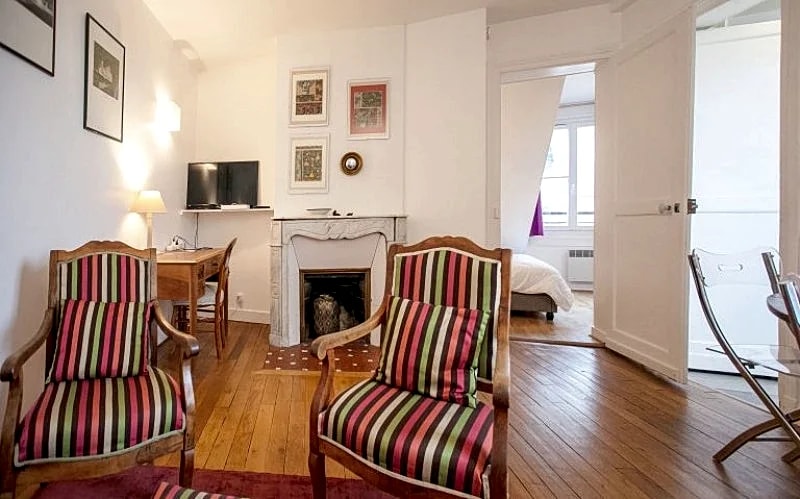 TEMPLE 2 BEDROOMS facing Hotel de Ville & BHV in Rue Du Temple, Paris, France — photo 3