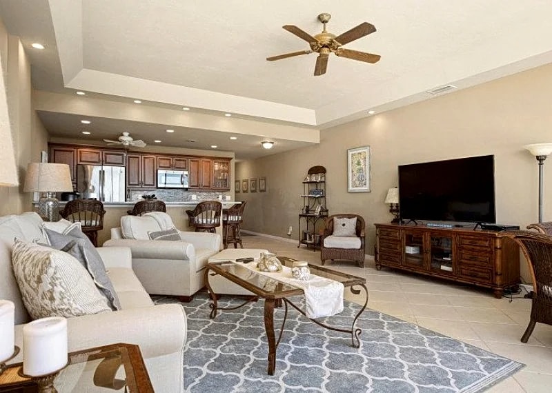 Gorgeous Beachfront Condo directly on #1 Beach in USA in Siesta Key, Florida, United States — photo 3