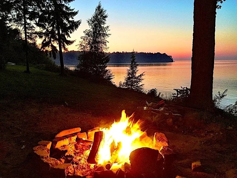 Pine Cottage - Beautiful direct lakefront cottage located in Sodus, NY, with full amenities in Sodus, New York, United States — photo 4