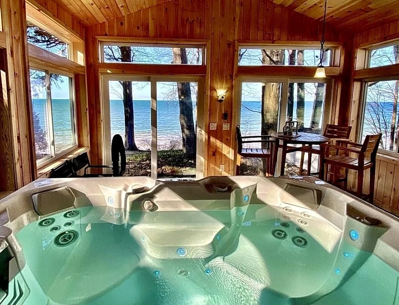Pine Cottage - Beautiful direct lakefront cottage located in Sodus, NY, with full amenities in Sodus, New York, United States — photo 3