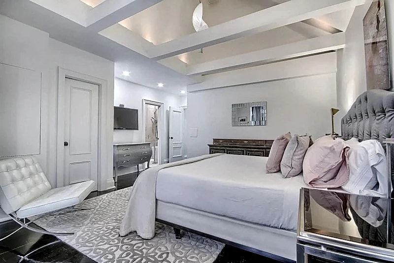 * Up-Scale LuXe ROSEdale April- May 35% 0FF ! in Toronto, Ontario, Canada — photo 1