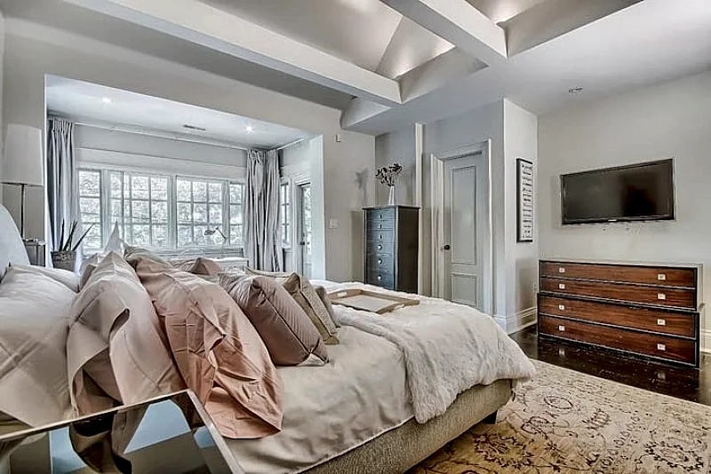 * Up-Scale LuXe ROSEdale April- May 35% 0FF ! in Toronto, Ontario, Canada — photo 2