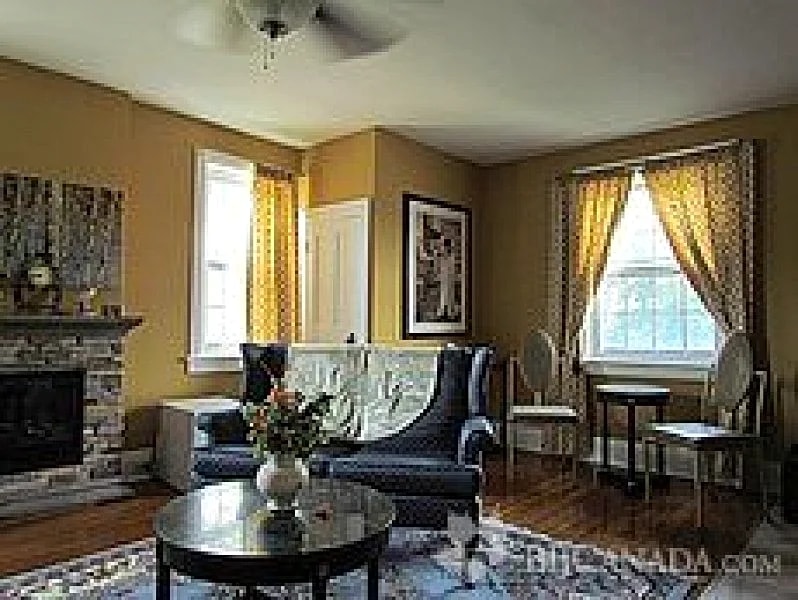St. John’s Inn and B&B, Victorian Charm in East Hill Near Downtown Belleville in Belleville, Ontario, Canada — photo 3