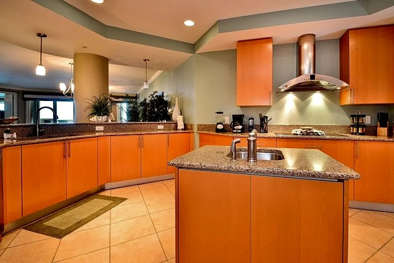 Ocean Vistas 807 3 bedrooms, 3.5 Baths Ocean Front Luxury Locally Managed! in Daytona Beach, Florida, United States — photo 4