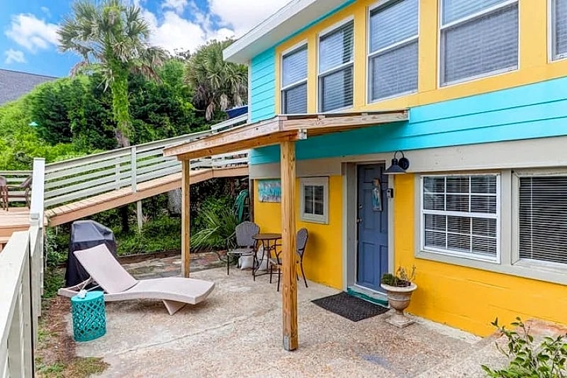 Steps from the beach, Charming historic cottage! in Folly Beach, South Carolina, United States — photo 5