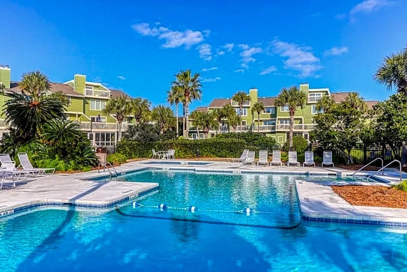 Incredible 1 Bedroom Condo, Renovated, Steps from Beach