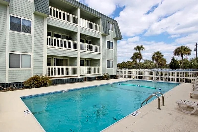Charleston Charm with Updated Coastal Decor, Pool Access and across the street to beach! in Isle Of Palms, South Carolina, United States — photo 4