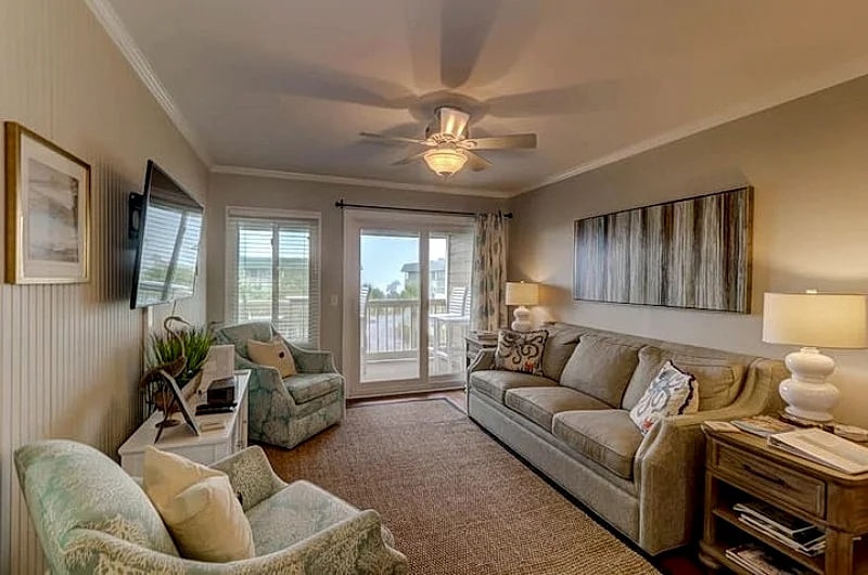 Charleston Charm with Updated Coastal Decor, Pool Access and across the street to beach! in Isle Of Palms, South Carolina, United States — photo 2
