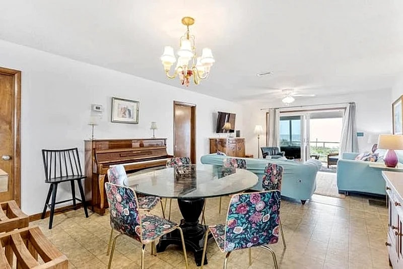 Mermaid Haven- Oceanfront, 2 Screen Porches, 2 Decks, Classic Folly Beach in Folly Beach, South Carolina, United States — photo 2