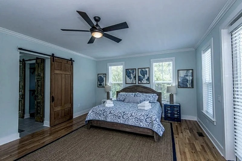 804 West Cooper- Very Private and Close to Beach - Extra Large Rooms & Bathrooms in Folly Beach, South Carolina, United States — photo 5