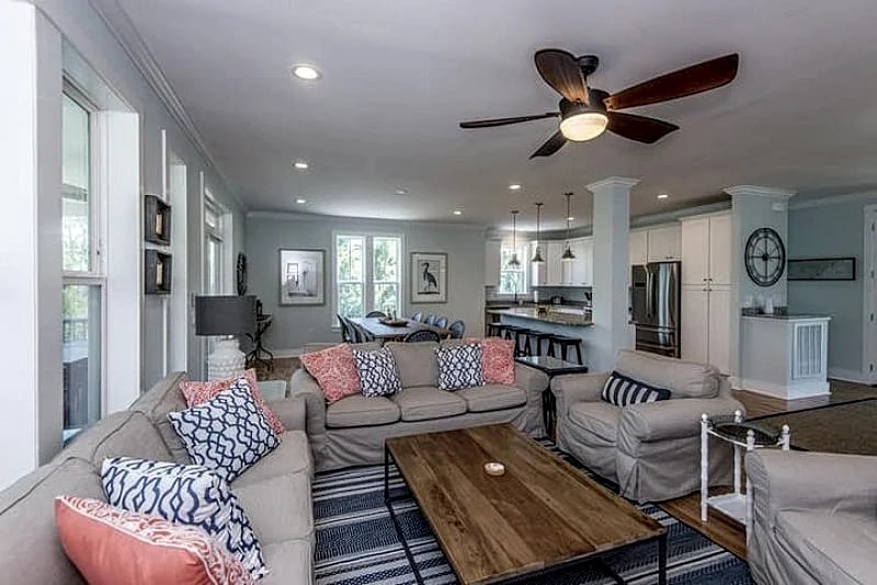 804 West Cooper- Very Private and Close to Beach - Extra Large Rooms & Bathrooms in Folly Beach, South Carolina, United States — photo 3