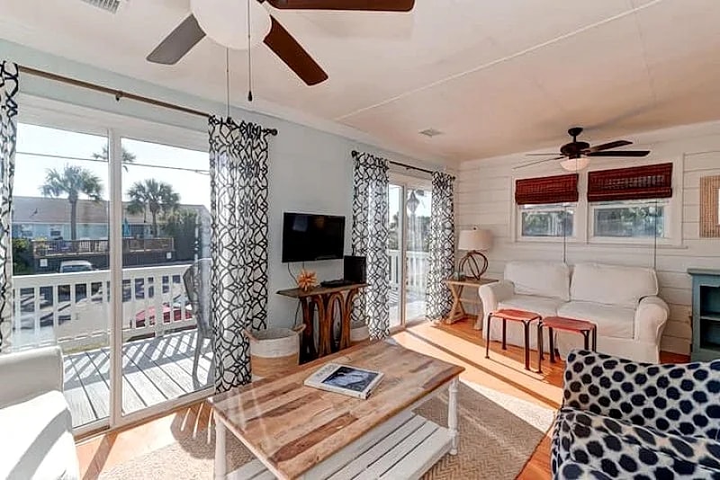 818 East Arctic- Classic Folly Beach Cottage close to beach access! in Folly Beach, South Carolina, United States — photo 5
