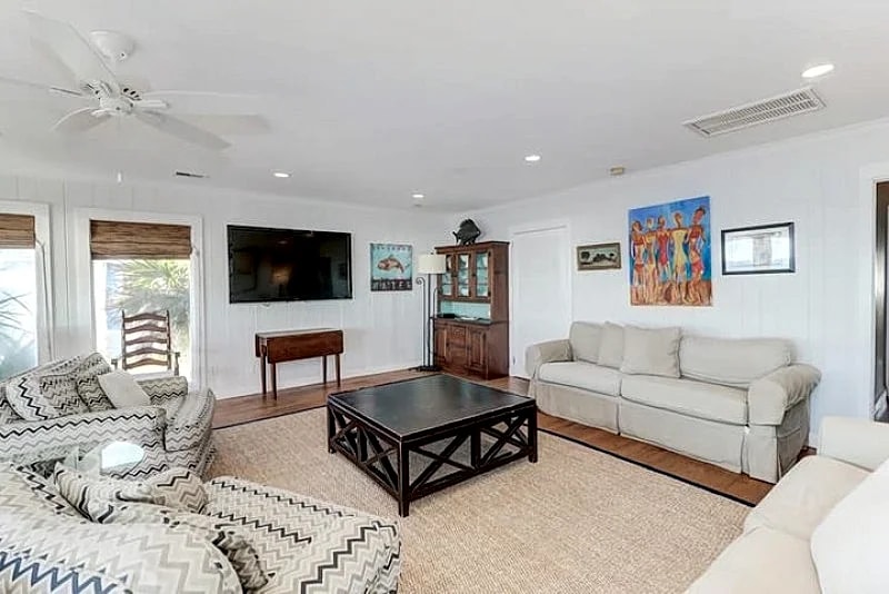 The Star of the West! 2 Full-Length Porches & Event Home in Folly Beach, South Carolina, United States — photo 4
