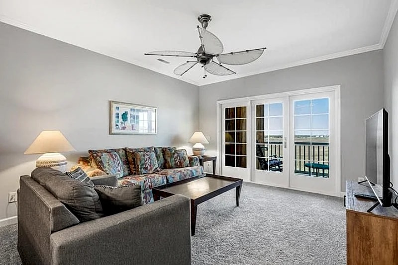 Marshwinds 1K- River & Marsh Views Screen Porch, Short Distance to Beach in Folly Beach, South Carolina, United States — photo 5