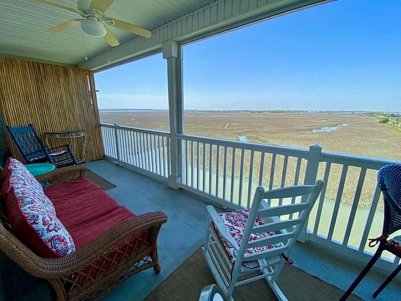 Marshwinds 1K- River & Marsh Views Screen Porch, Short Distance to Beach