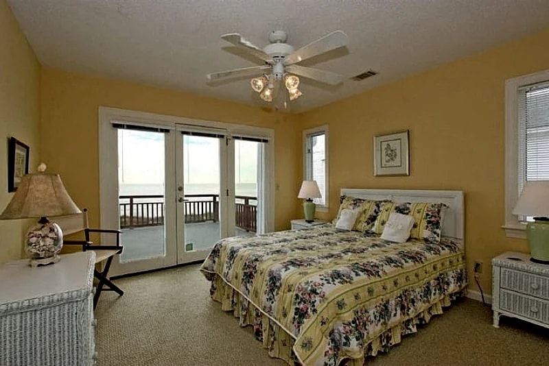 The Lighthouse- Oceanfront, 2 Large Decks & Open Floorplan in Folly Beach, South Carolina, United States — photo 3