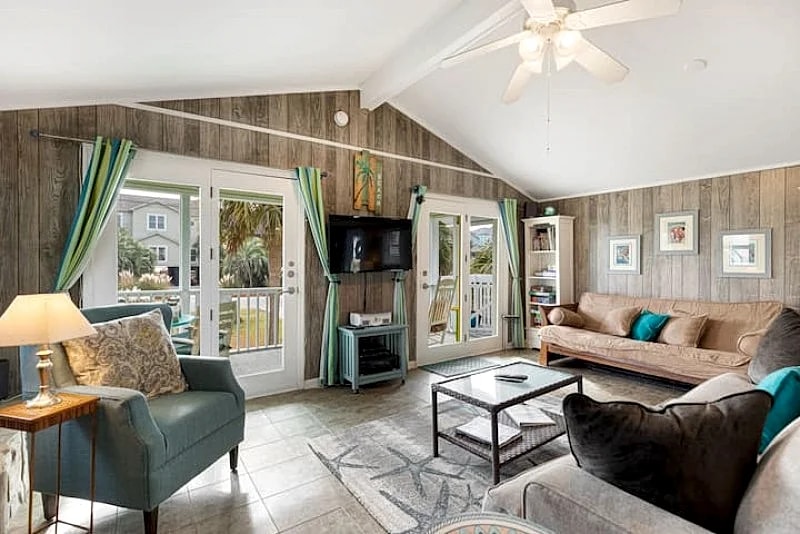The Perfect Beach Cottage- Pet Friendly, Dock, & Rooftop deck - Repeat Guest Favorite! in Folly Beach, South Carolina, United States — photo 4