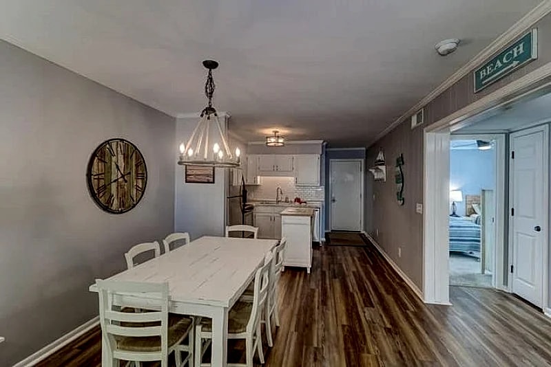 Modern First Floor Condo across the street from the beach: 2 Bedrooms, 2 Bathrooms