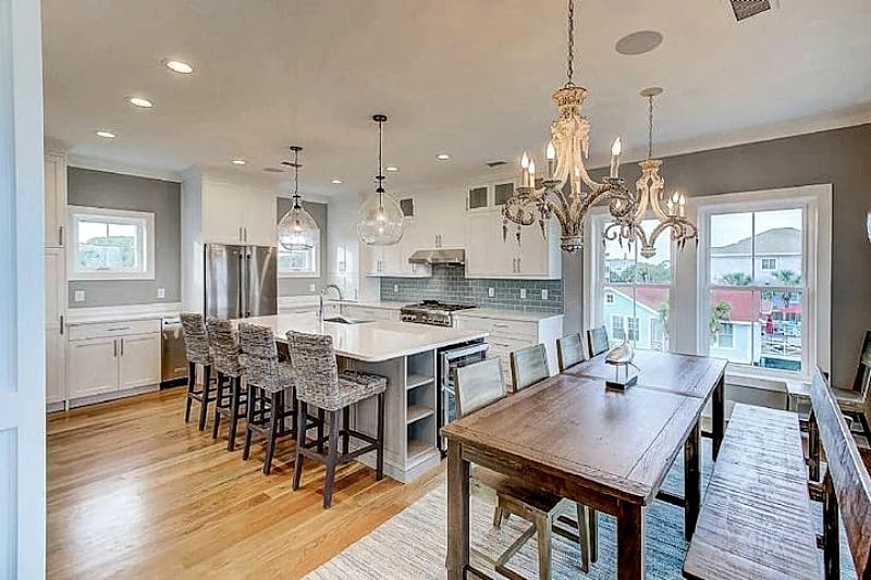 The Swell Life- Luxury Oceanfront Home, Close to Downtown Folly Beach! in Folly Beach, South Carolina, United States — photo 3