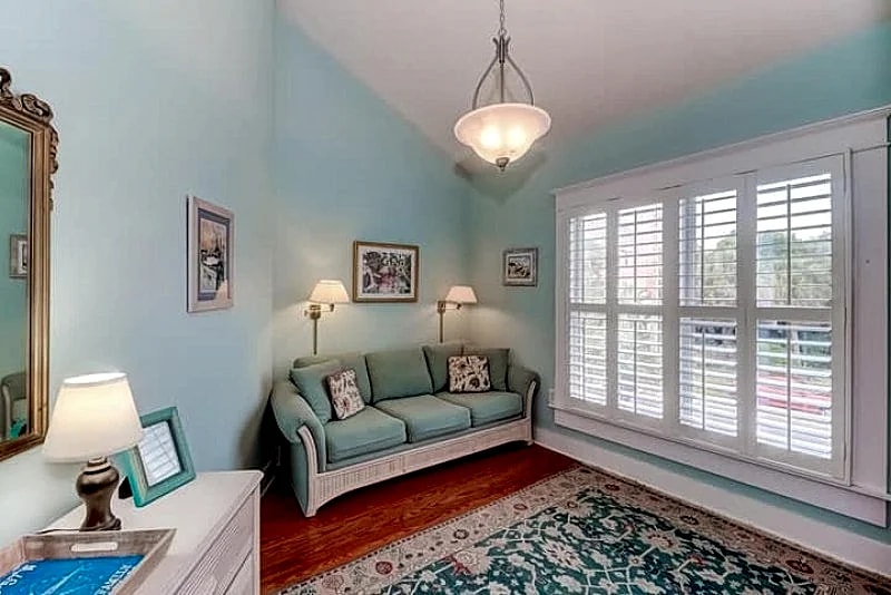 513 East Arctic- Oceanfront Rental! Large Porch & Open Floor Plan, Close to Town in Folly Beach, South Carolina, United States — photo 5