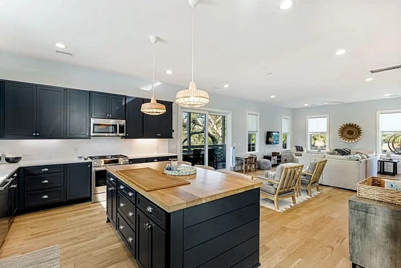 Folly Daydreaming- Luxury Retreat Near Beach, NEW LISTING! - $250 Free Beach Gear Credit in Folly Beach, South Carolina, United States — photo 3