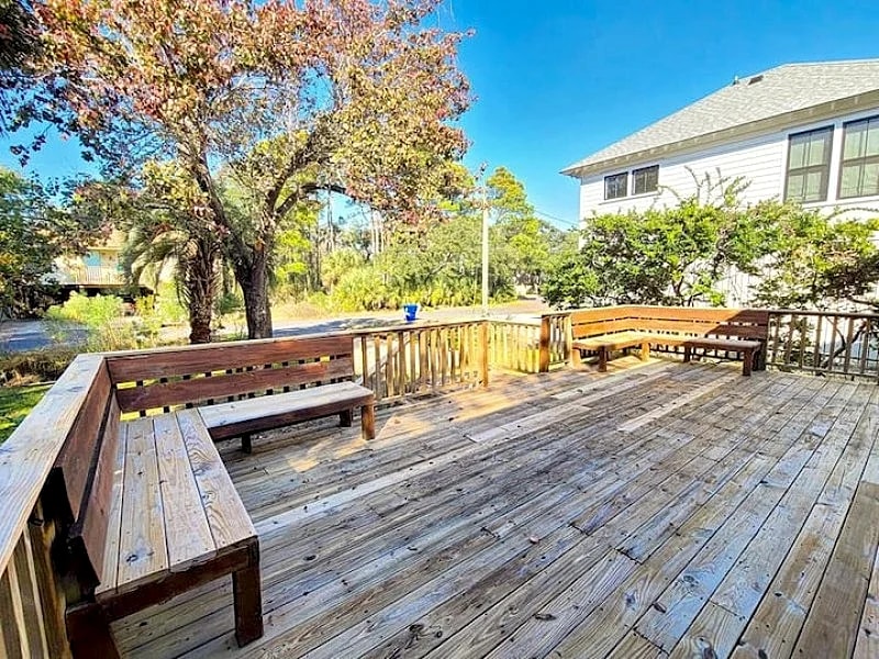 1018 East Cooper- Unique Folly Cottage! Close to Beach access, Amazing comfort! in Folly Beach, South Carolina, United States — photo 3