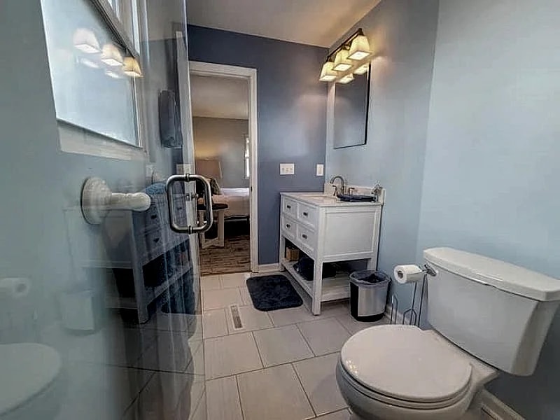 1018 East Cooper- Unique Folly Cottage! Close to Beach access, Amazing comfort! in Folly Beach, South Carolina, United States — photo 5