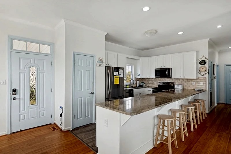 Large Oceanfront Home - Multiple Ocean View Decks & 2 Living Areas in Folly Beach, South Carolina, United States — photo 3