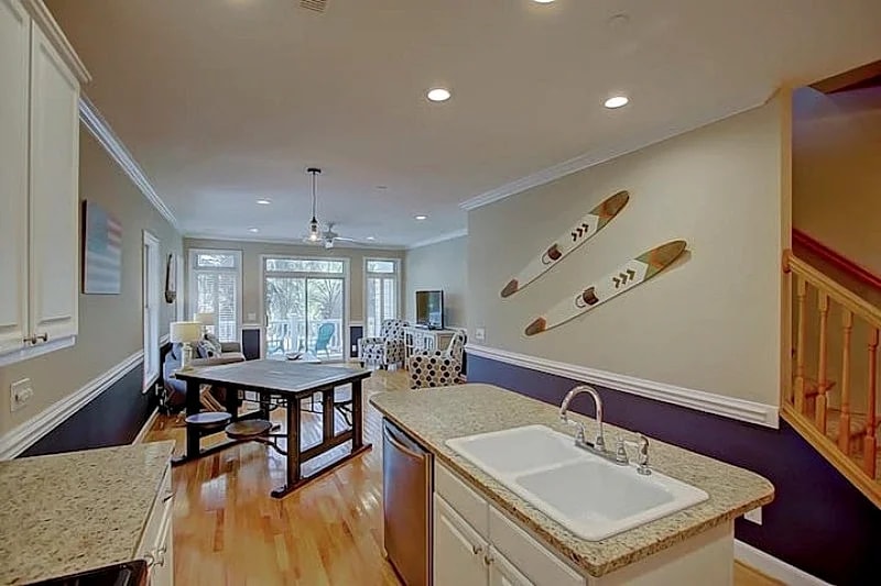 1 Turtle Bay- Lavish Townhome with Community Pool & Dock in Folly Beach, South Carolina, United States — photo 5