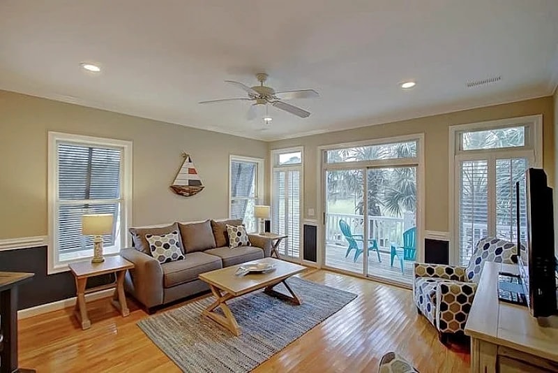 1 Turtle Bay- Lavish Townhome with Community Pool & Dock in Folly Beach, South Carolina, United States — photo 3