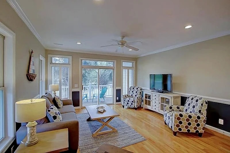 1 Turtle Bay- Lavish Townhome with Community Pool & Dock in Folly Beach, South Carolina, United States — photo 2